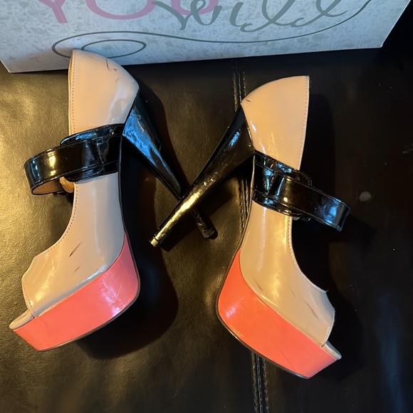 Steven Madden, Heel Platform, size 8 - Picture 3 of 6